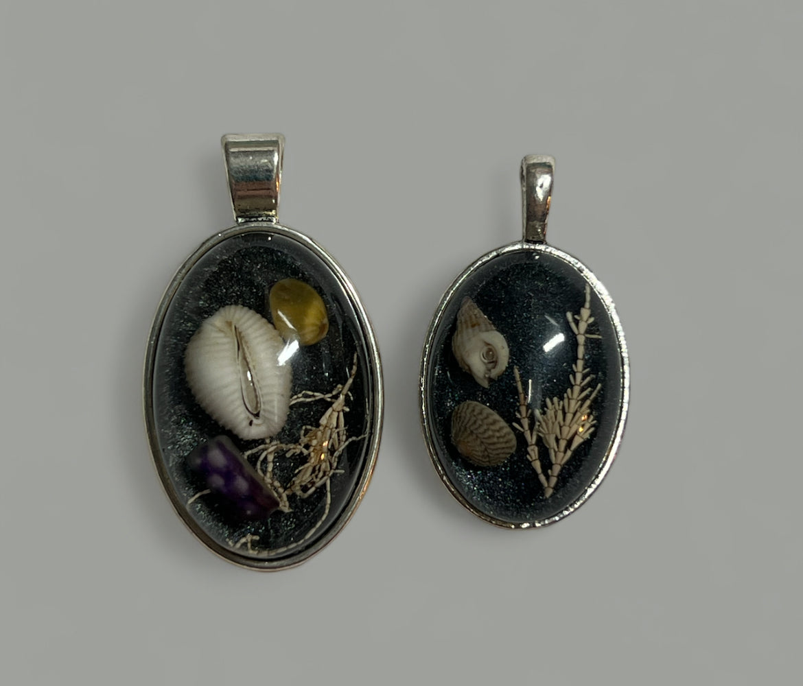 Beach Treasure Pendants | Shimmering Black