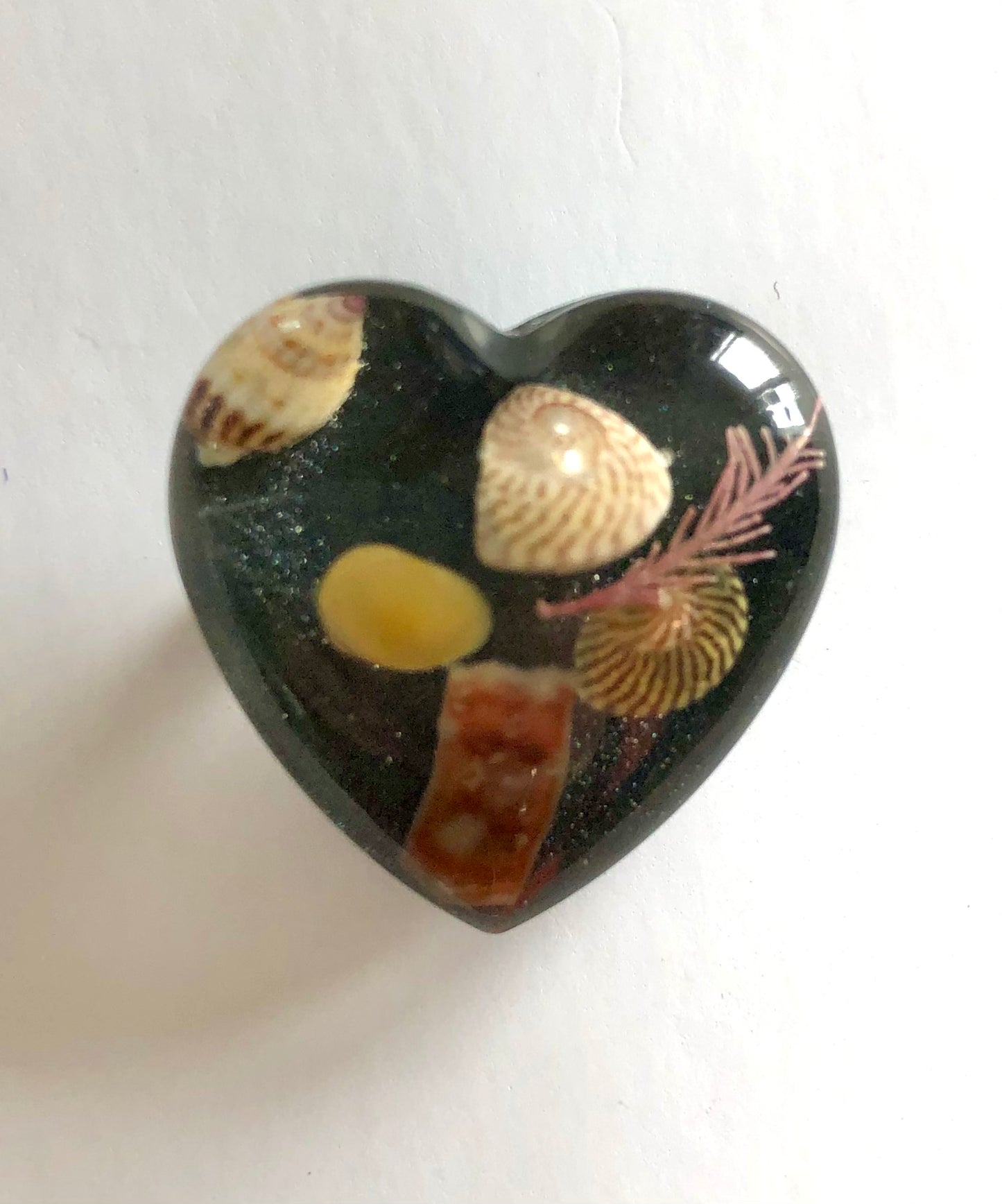 Beach Treasure Brooch Small Black Shimmer
