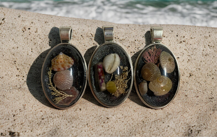 Beach Treasure Pendants | Shimmering Black
