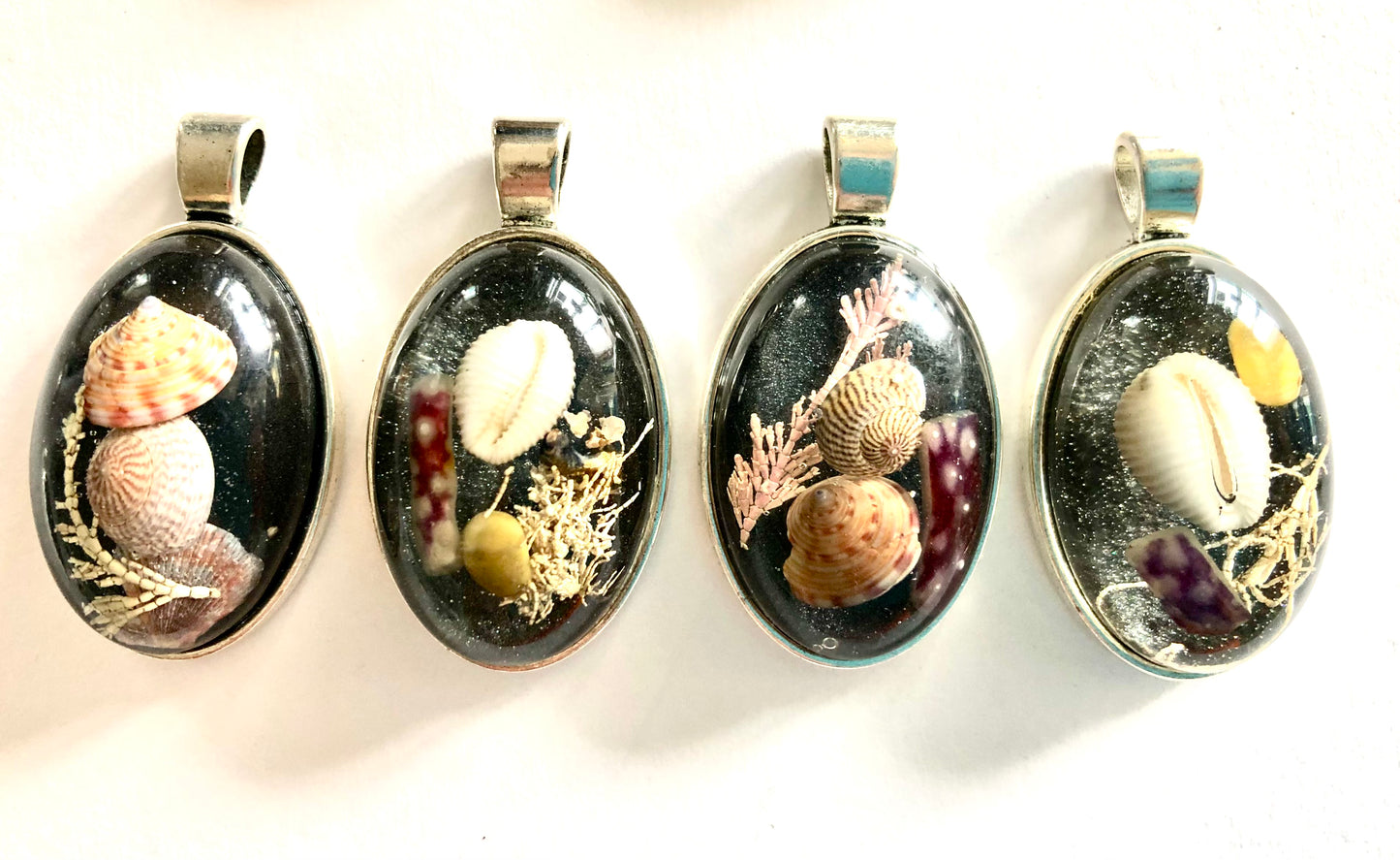Beach Treasure Pendants | Shimmering Black