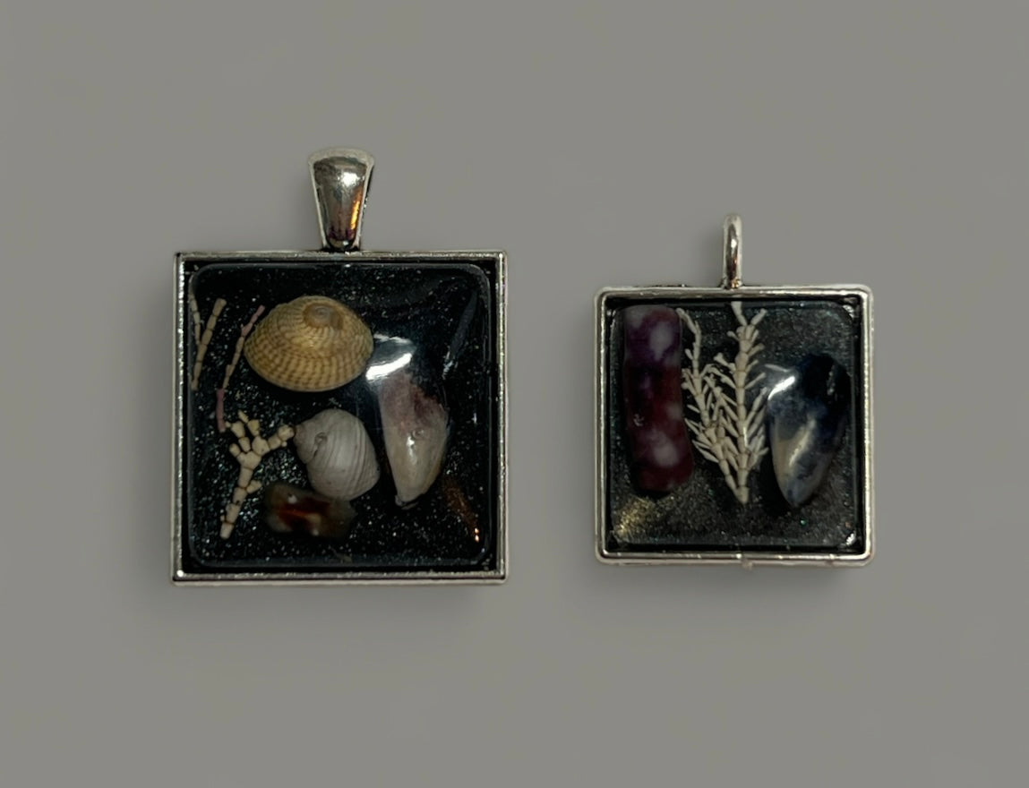 Beach Treasure Pendants | Shimmering Black
