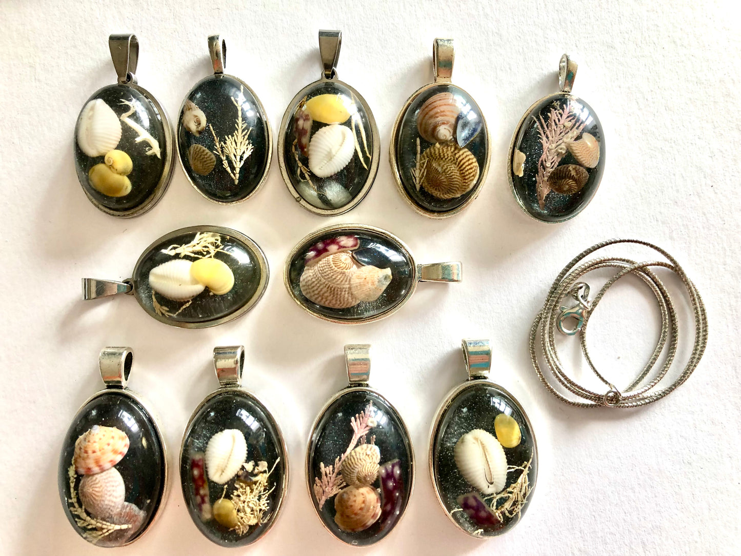 Beach Treasure Pendants | Shimmering Black