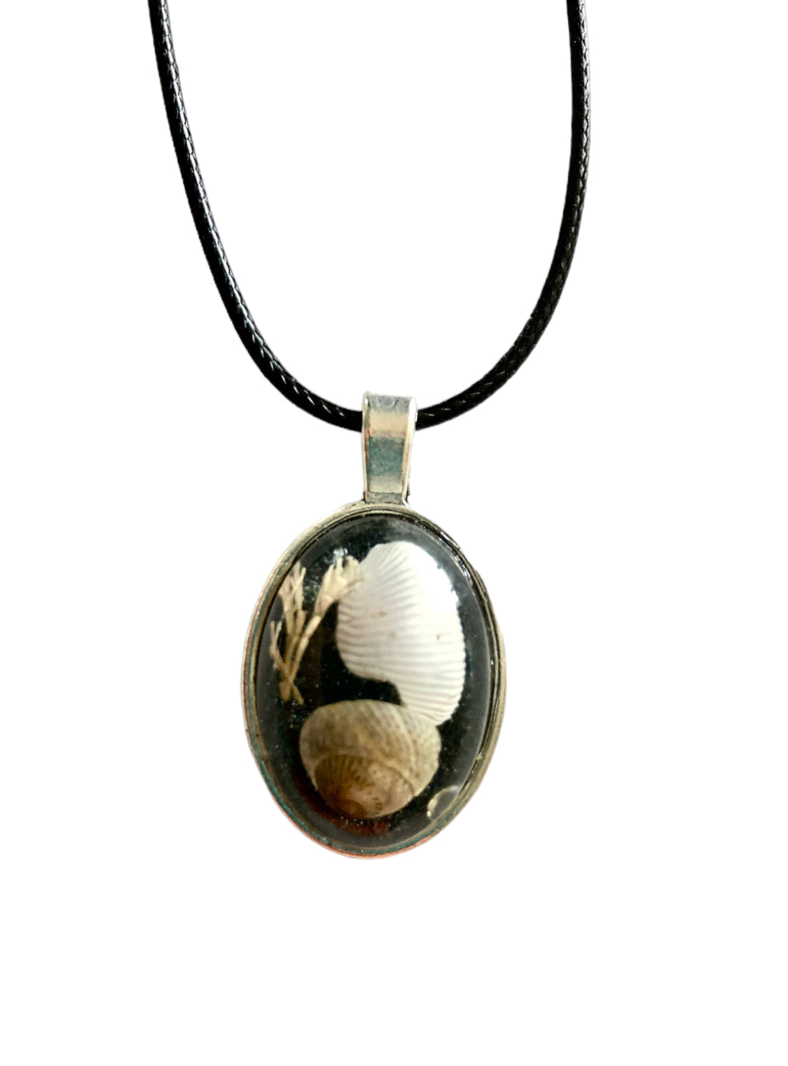 Beach Treasure Pendants | Shimmering Black