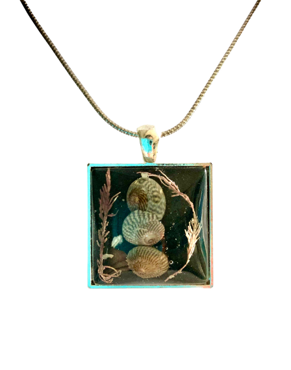 Beach Treasure Pendants | Shimmering Black
