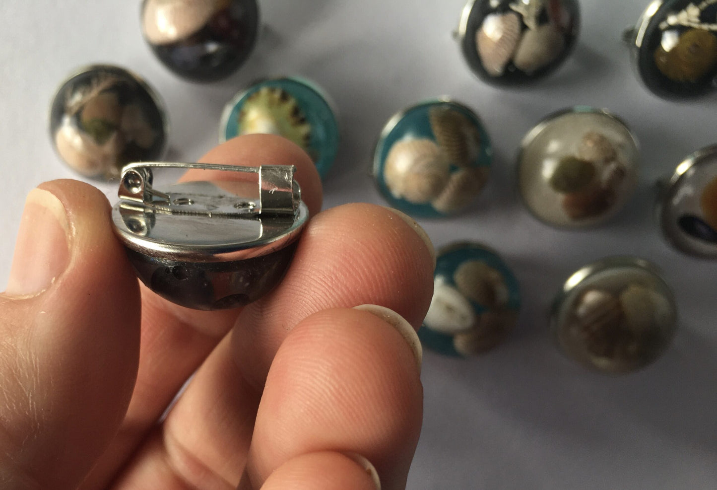 Beach Treasure Brooch Small Black Shimmer