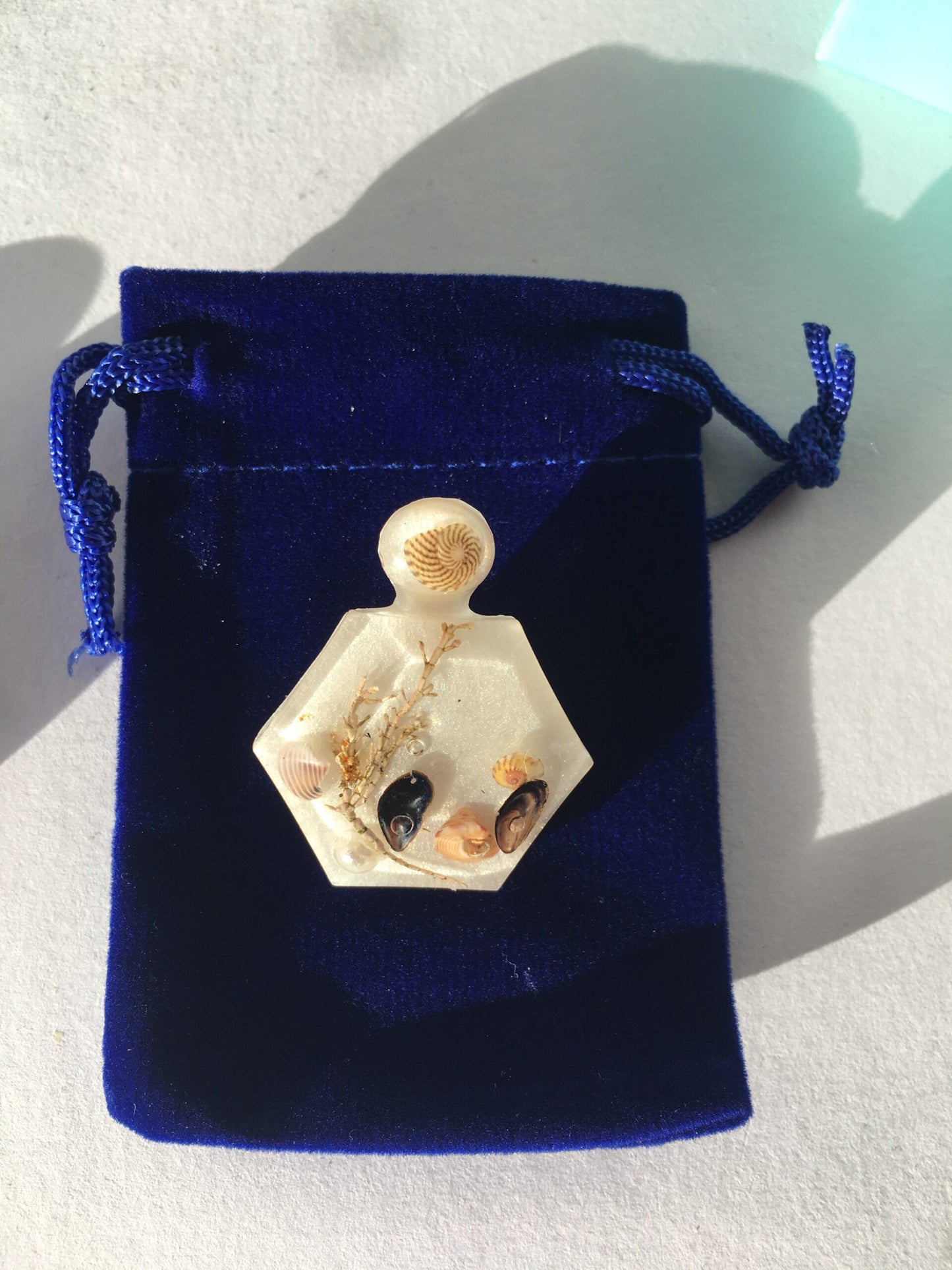 Beach Treasure Brooch Small White Shimmer
