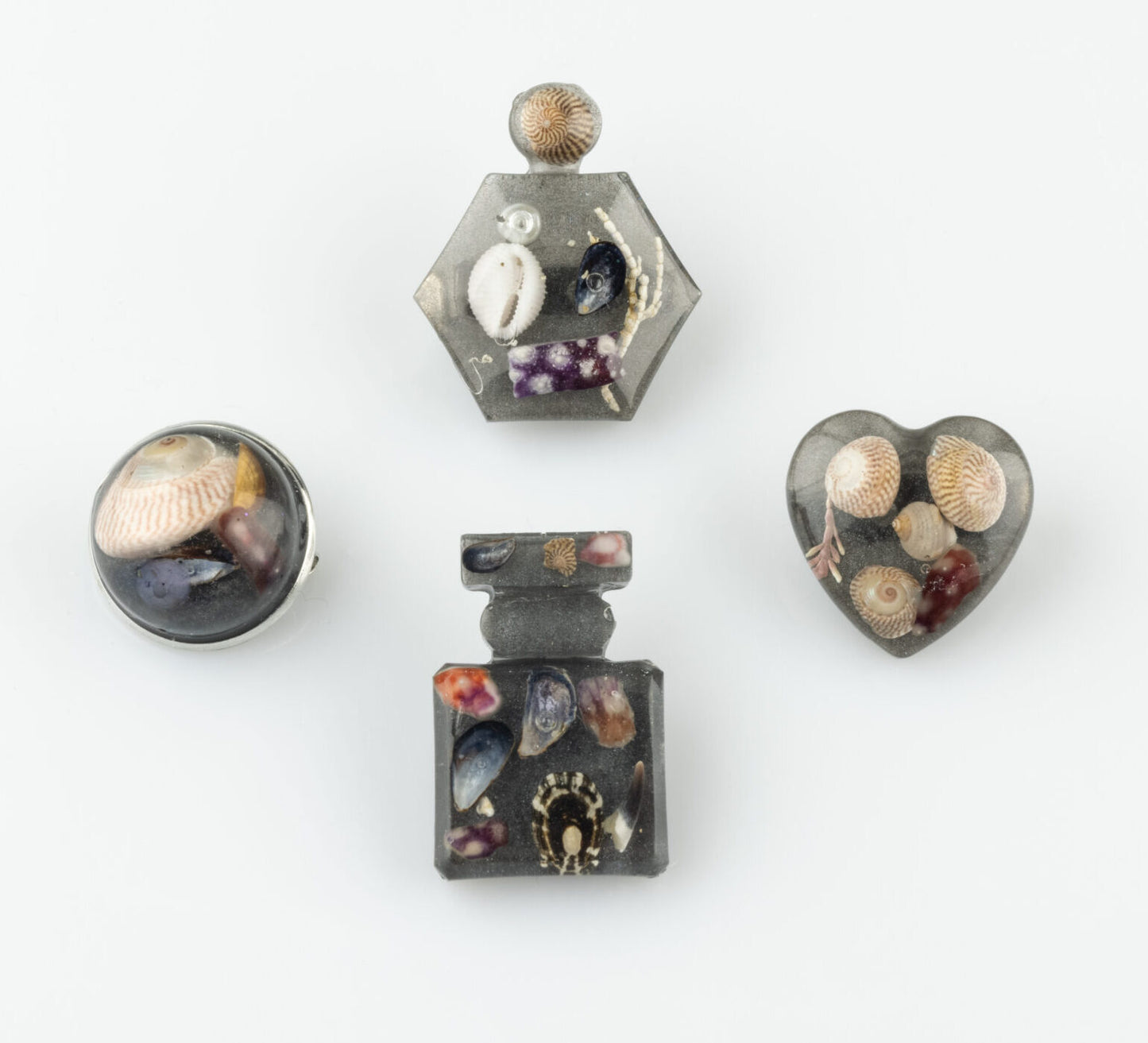 Beach Treasure Brooch Small Black Shimmer