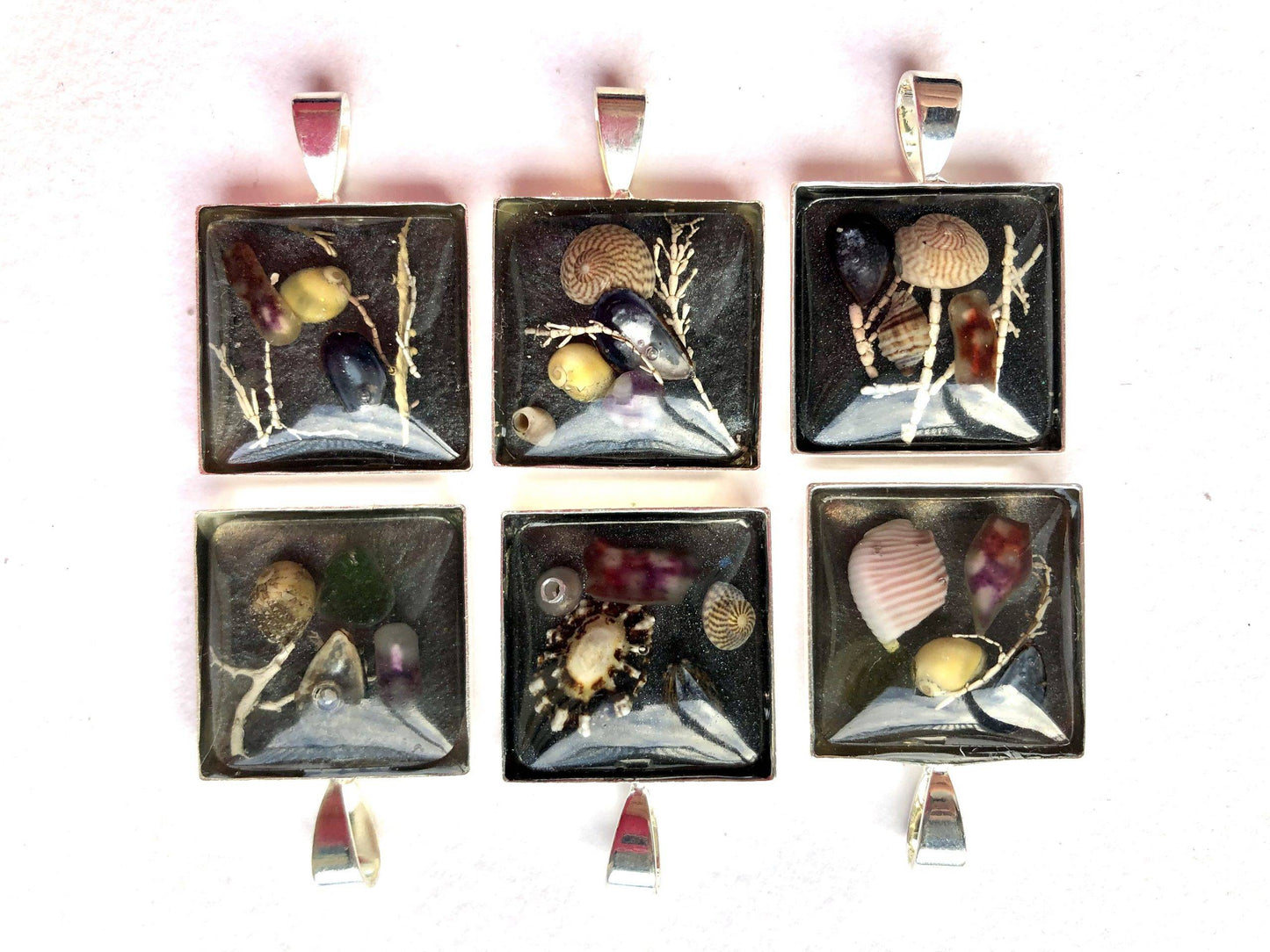 Beach Treasure Pendants | Shimmering Black