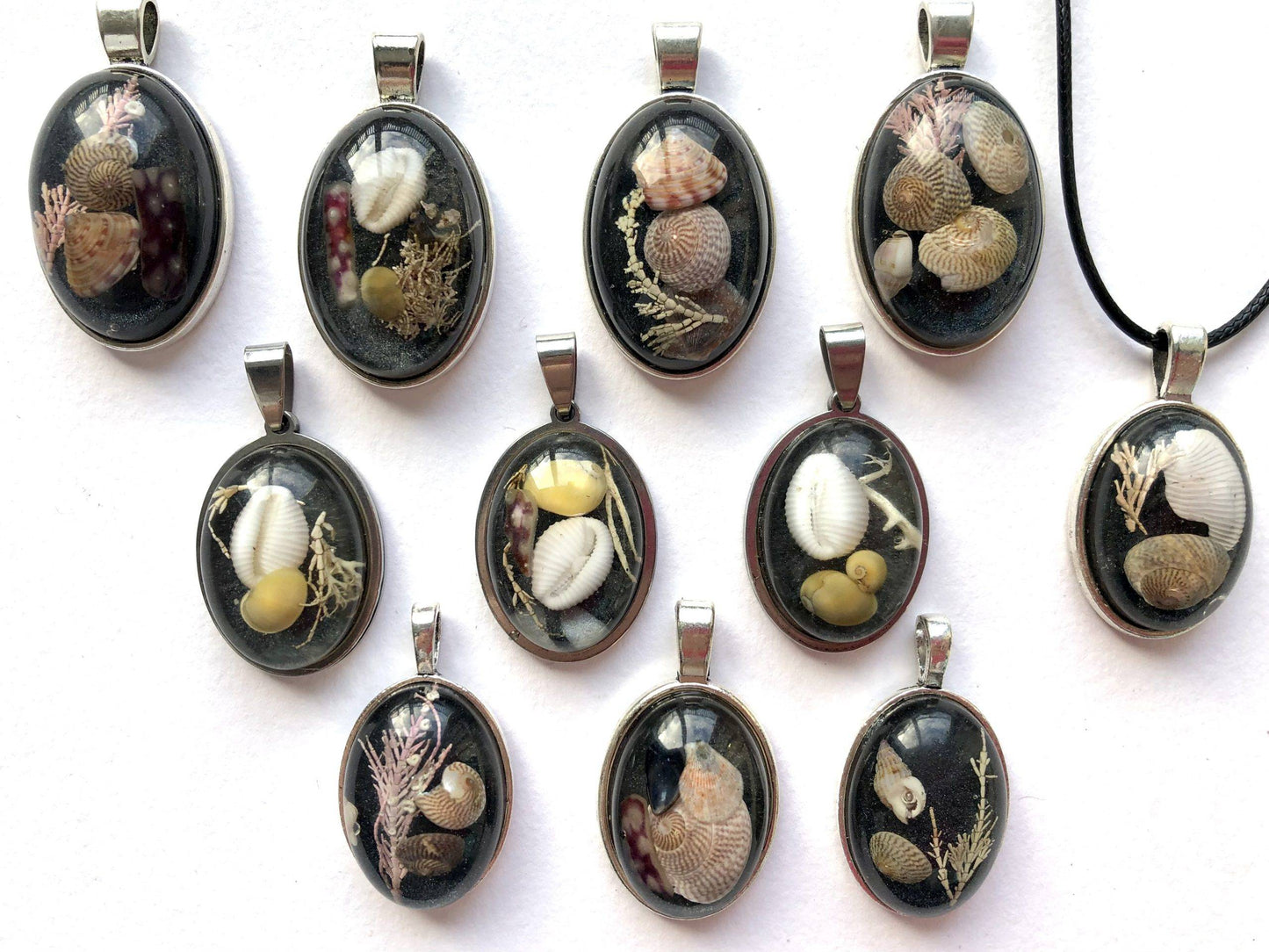 Beach Treasure Pendants | Shimmering Black