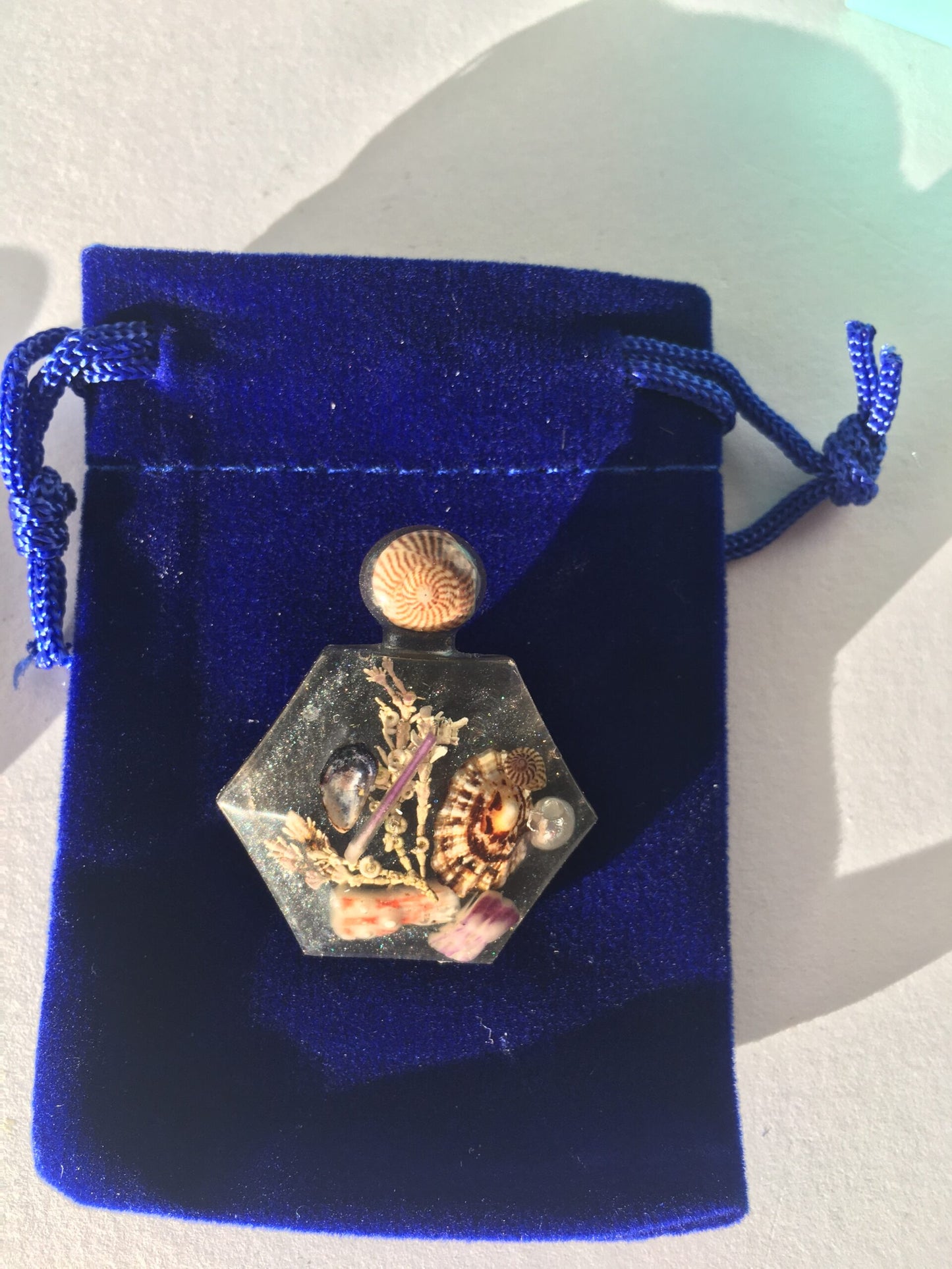 Beach Treasure Brooch Small Black Shimmer