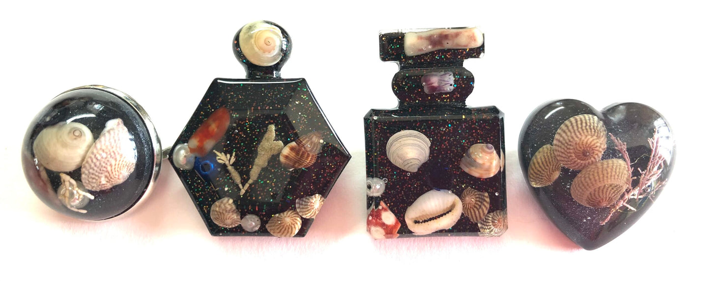 Beach Treasure Brooch Small Black Shimmer
