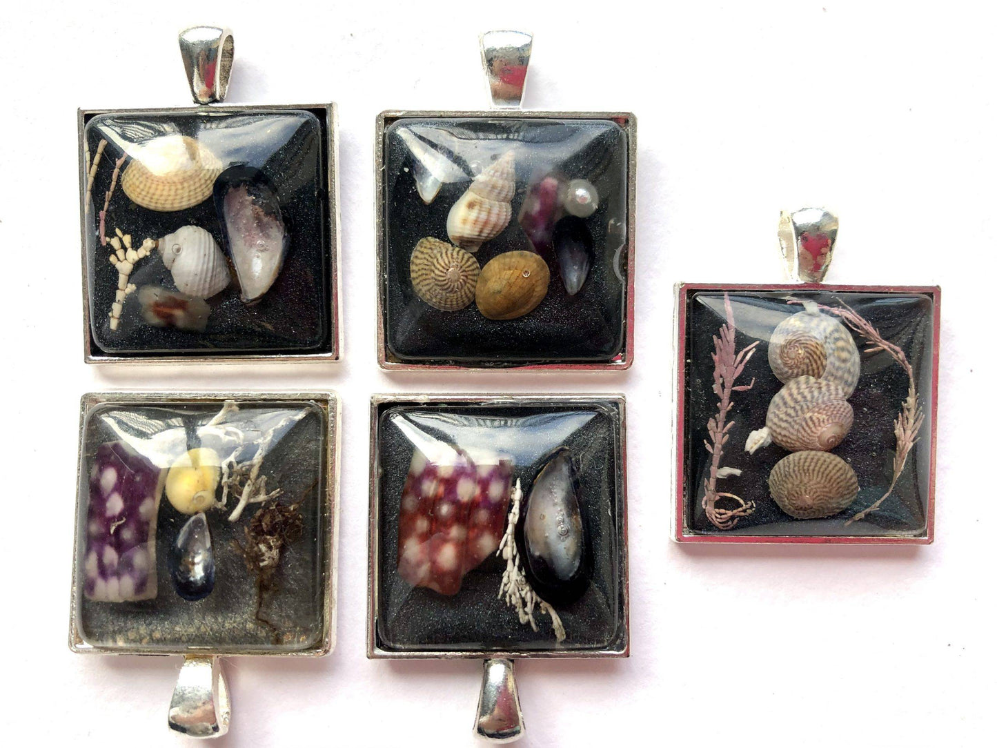Beach Treasure Pendants | Shimmering Black