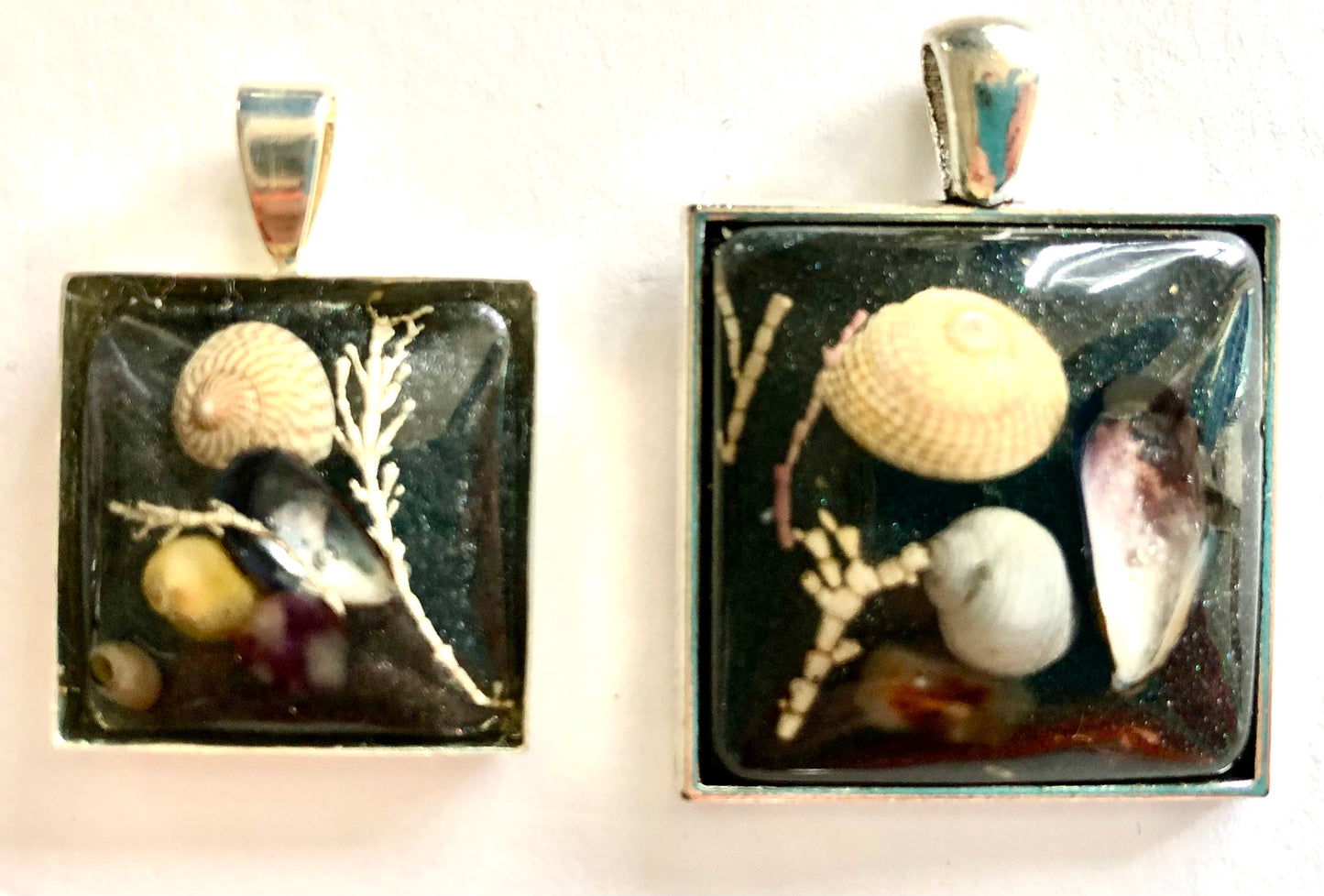 Beach Treasure  Pendants | Shimmering Black