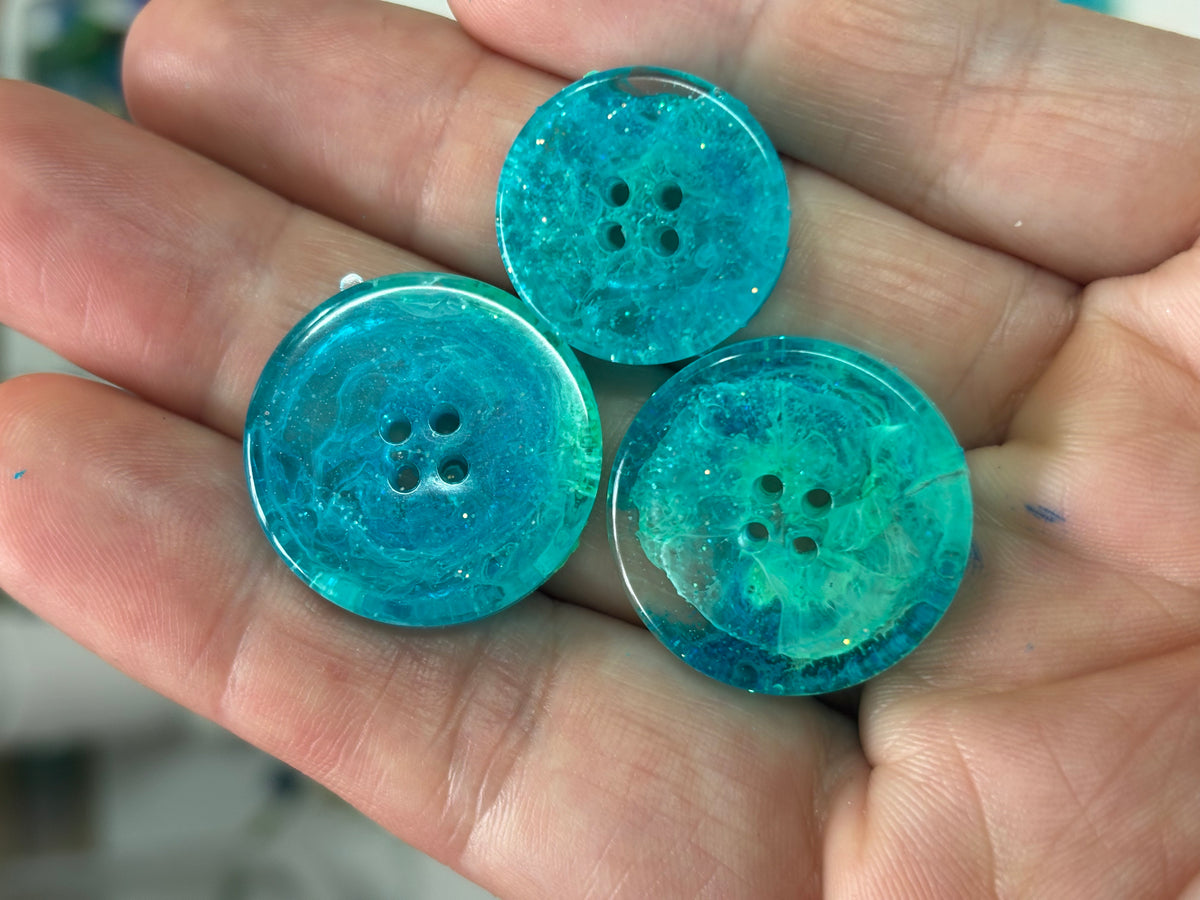 Underwater inspired buttons